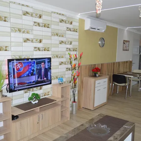 Ezuestpart Granada 2 Koezvetlen Vizparti Apartman 希欧福克