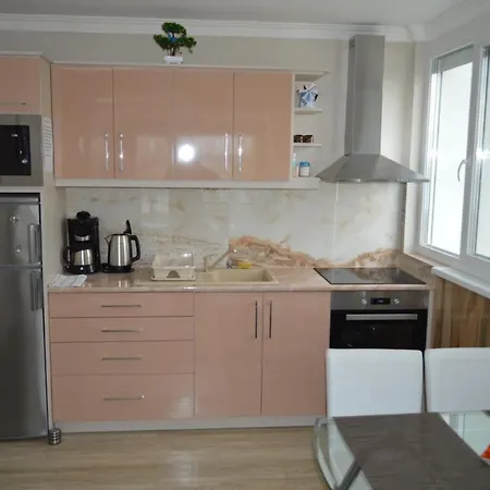 Ezuestpart Granada 2 Koezvetlen Vizparti Apartman 公寓