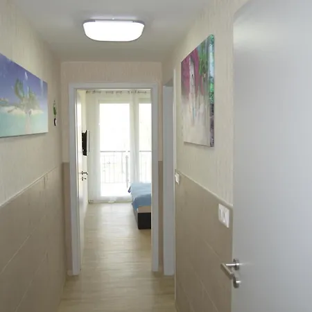 Διαμέρισμα Ezuestpart Granada 2 Koezvetlen Vizparti Apartman