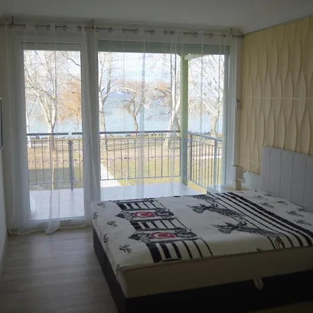 Διαμέρισμα Ezuestpart Granada 2 Koezvetlen Vizparti Apartman Σίοφοκ