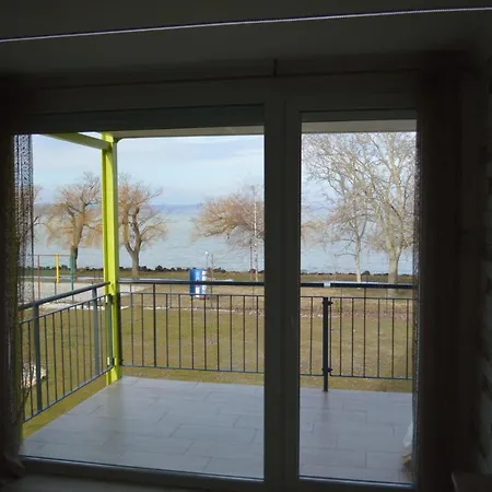 Ezuestpart Granada 2 Koezvetlen Vizparti Apartman 希欧福克